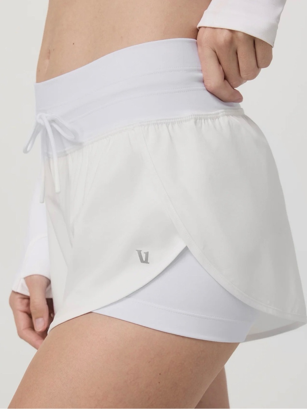 🆕 Vuori Women’s Daily Speed White Short 2.5" - L
